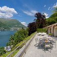 Das Hotel Mandarin Oriental am Comer See - Foto der Terasse zum See hinaus.