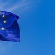 Europa-Flagge, die im Wind weht.
