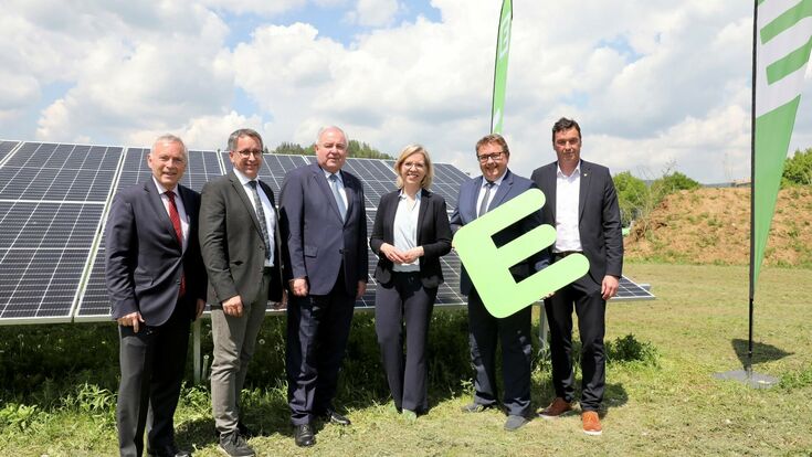 © Energie Steiermark (v.l.n.r.): Christian Purrer (Vorstandssprecher Energie Steiermark), B?rgermeister Johannes Schmid (Gemeinde Rosental an der Kainach), Landeshauptmann Hermann Sch?tzenh?fer, Energie- und Klimaschutzministerin Leonore Gewessler, Martin Graf (Vorstandsdirektor Energie Steiermark), B?rgermeister Jochen Bocksruker (Stadtgemeinde B?rnbach)