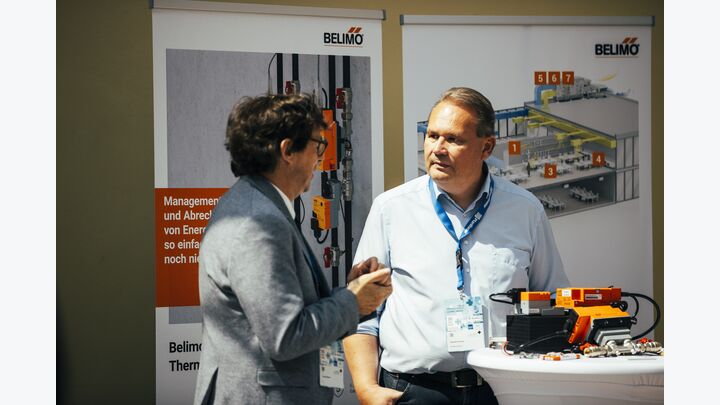 Georg Benke im Gespräch mit Harald Kreuter, Verkauf, Projekt- und Planerbetreuung bei Belimo