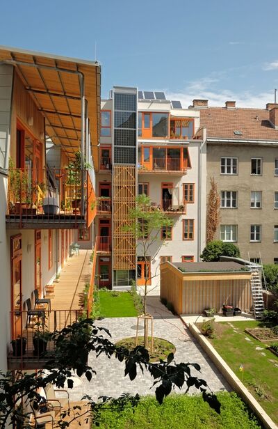 © Lisi Zeininger Innenhof des Smart Blocks Geblergasse.