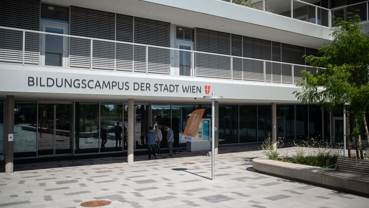 © Stefan Seelig/BDÖ Eingang zum Bildungscampus Liselotte-Hansen-Schmidt in der Seestadt Aspern.