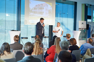 © Leo HAGEN Bild auf die Bühne des Digital findet Stadt Kongress 2021.