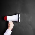 megafon, megaphone, marketing, werbung, pr, botschaft, nachricht, hinweis, public relations, laut, ansage, durchsage, reden, rückmeldung, zustimmung, bewertung, feedback, positiv, erfolgreich, geschäft, business, okay, erfolg, arbeit, wirtschaft, boom, kommunikation, arbeiten, firma, management, gewinner, consulting, beratung, berater, plan, planung, planen, zustimmen, abstimmung, kunde, kundenfeedback, meinung, kundenmeinung, diskussion, bewerten, senden, sprechen, wandtafel, kreidetafel