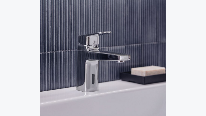 Die Technologie von Ceraplan iX kombiniert die Flexibilität und Steuerung einer Einhebel-Waschtischarmatur mit den hygienischen und wassersparenden Vorteilen einer berührungslosen Armatur. Ihr Design besticht durch unaufdringliche, moderne Ästhetik. Erst dieses Jahr wurde Ceraplan iX mit dem renommierten Red Dot Design Award ausgezeichnet.