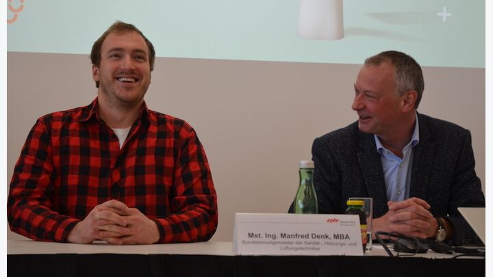 Florian Bliem, Sanitär- und Heizungstechniker und österreichischer Weltmeister der „World Skills 2022“ und Manfred Denk, ﻿Bundesinnungsmeister der Sanitär-, Heizungs- und Lüftungstechniker*innen (v.l.n.r.)