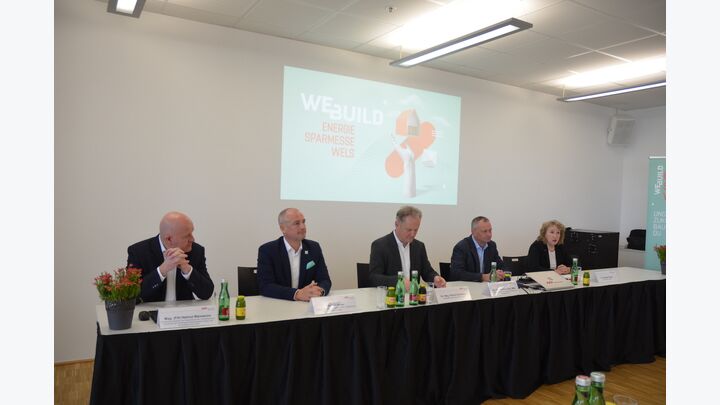 Helmut Weinwurm,
Vorsitzender VÖK und Vorstandsvorsitzender der Robert Bosch AG, Michael Holter, Geschäftsführer Holter, Robert Schneider, Geschäftsführer Messe Wels, Manfred Denk,
Bundesinnungsmeister der Sanitär-, Heizungs- und
Lüftungstechniker*innen und Elisabeth Berger, Geschäftsführerin Vereinigung
Österreichischer Kessel- und Heizungsindustrie (VÖK) (v.l.n.r.)