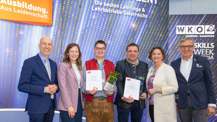 © Weinwurm Bundesminister Kocher, Staatssekretärin Claudia Plakolm, Matthias Lorenz, Anton Hargassner jr. Spartenobfrau Scheichelbauer-Schuster und Skills-Präsident Herk würdigten die Bestleistungen der Lehrlinge