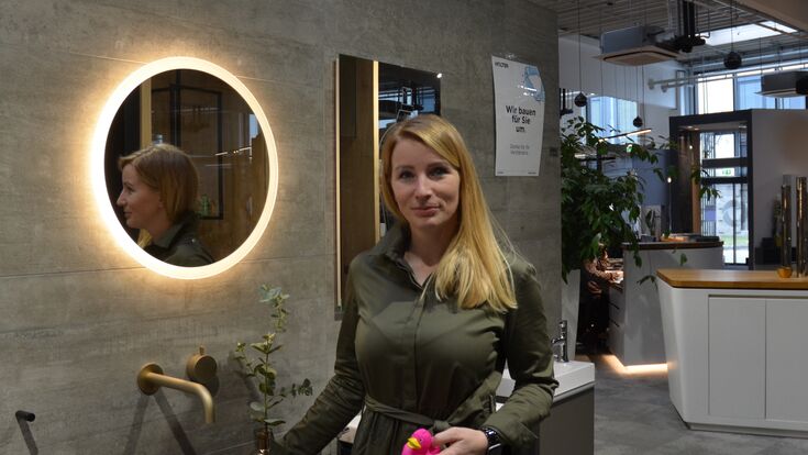 Badplanerin Isabella Dober im Schauraum
