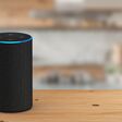 amazon echo alexa lautsprecher mikrofon stimme assistent sprache steuern intelligent smart zuhause technologie elektronik computer innovation digital drahtlos interaktion bestellung einkaufen shopping auskunft dienstleistung musik online netzwerk internet datenschutz sicherheit