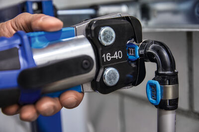 © Geberit Das Presswerkzeug zu Geberit FlowFit.