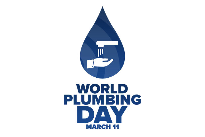 Das Logo des World Plumbing Day in Dunkelblau: Ein Tropfen mit einer Hand unter einem Wasserhahn und darunter ein Schriftzug.
