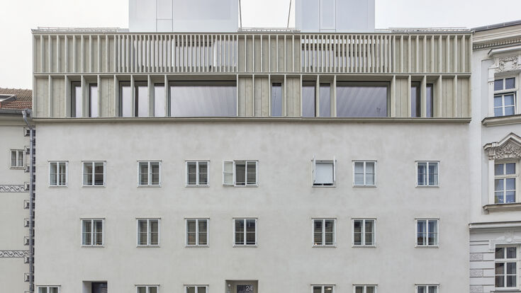 © Kurt Hörbst Frontalansicht der neuen Fassade
