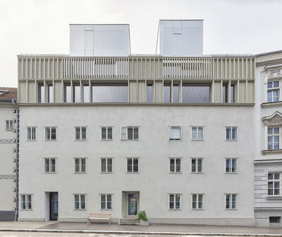 © Kurt Hörbst Frontalansicht der neuen Fassade