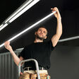 Der Umstieg von Leuchtstofflampen auf LED-Technik ist meist die erste Wahl. Für die Gebäudetechnik ist das Herausforderung und Chance zugleich. Ob Retrofit oder Komplettersatz die richtige Lösung bietet, ist von Fall zu Fall individuell zu bewerten.