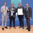 IV-Tirol-Geschäftsführer Michael Mairhofer mit OVUM-Vertriebsleiter Stefan Radinger, OVUM-Geschäftsführer Martin Fischbacher und Post AG-Vertriebsmanager Gerald Leblhuber bei der Verleihung am 3. Oktober im Congress Innsbruck (v.l.n.r.)