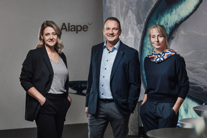 Die neue Geschäftsleitung von Alape: Andrea Jürgens, Marketing and Design Director, Michael Gatzke, Commercial Director und Julia Rami, Production Director (v.l.n.r.)