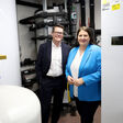 Klimastadtrat Jürgen Czernohorszky und Vizebürgermeisterin Kathrin Gaal besuchten ein auf klimaneutrale Heiztechnik umgerüstetes Sanierungsprojekt in der Volkgasse, 1130 Wien.