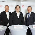 Vizepräsident Univ.-Prof. DI Peter Bauer, Präsident Arch. DI Bernhard Sommer und Rechtsanwalt Mag. Sandro Huber (v.l.n.r.)