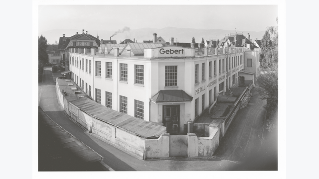 1917–1921 baut Albert Emil Gebert in Rapperswil die erste Fabrik.