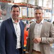 Stefan Krapf (links), Bürgermeister Gmunden mit Christian Schafer, Managing Director Laufen Austria (rechts).
