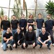 Das Optiml-Team mit den Gründern Evan Petkov (vordere Reihe, zweiter von links), Jordi Campos (vordere Reihe, erster von links) und Nico Dehnert (hintere Reihe, zweiter von links).