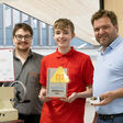 Matthias Lorenz, Lehrlingsausbildner Hargassner, Michael Pleininger, Hargassner Lehrling und Sieger beim Bundeslehrlingswettbewerb der Metalltechniker und Markus Hargassner., Geschäftsführer Hargassner (v.l.n.r.)