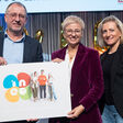 Rudolf Huemer, kaufmännischer Leiter der Fläkt Group, Doris Hummer, WKOÖ-Präsidentin und Katrin Pointner, Lehrlingsausbildnerin der Fläkt Group (v.l.n.r.)