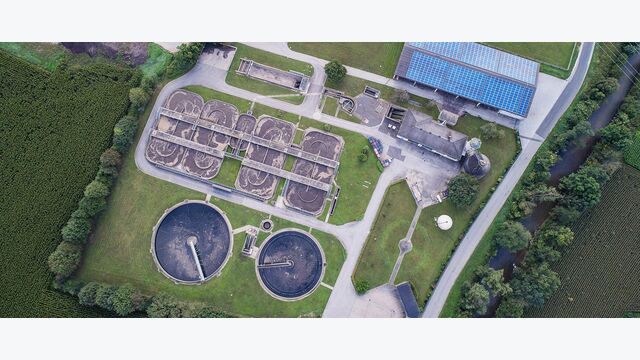 Erhebliches Abwärmepotenzial gibt es im Ablauf der Kläranlage, das wie hier in Gleisdorf für die Fernwärme genutzt werden kann.