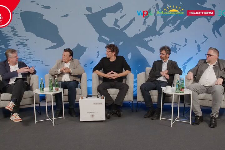 Round Table zu Erdwärme mit TGA-Chefredakteur Klaus Paukovits, Andreas Bangheri, Gründer und Geschäftsführer von Heliotherm Wärmepumpentechnik, Arne Komposch,   Wärmepumpenplaner, Systemtechniker und Vordenker der Erdwärmenutzung, Josef Köttl, Energietechniker und Gründer der Energie Quartier GmbH sowie Thomas Muggenhumer, Geschäftsführer Muggenhumer Energiesysteme sowie Technisches Büro und Miteigentümer von M+M Energietechnik (v.l.n.r.)