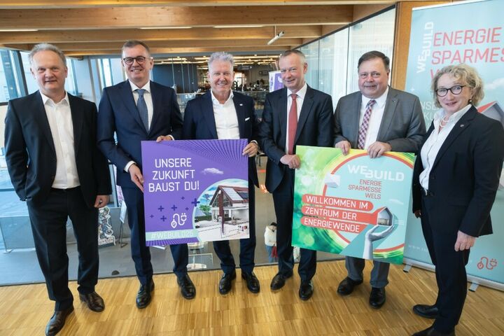 Am Podium diskutierten Robert Schneider, Geschäftsführer Messe Wels, Walter Eder, Geschäftsführer Ziegel Eder, Norbert Hartl, Bundesinnungsmeister-Stellvertreter Bau, Ernst Hutterer, Vorsitzender-Stv. der VÖK und Geschäftsführer Fröling und Manfred Denk, Bundesinnungsmeister der Sanitär-, Heizungs- und Lüftungstechniker*innen unter Moderation von VÖK-Geschäftsführerin Elisabeth Berger (v.l.n.r.)