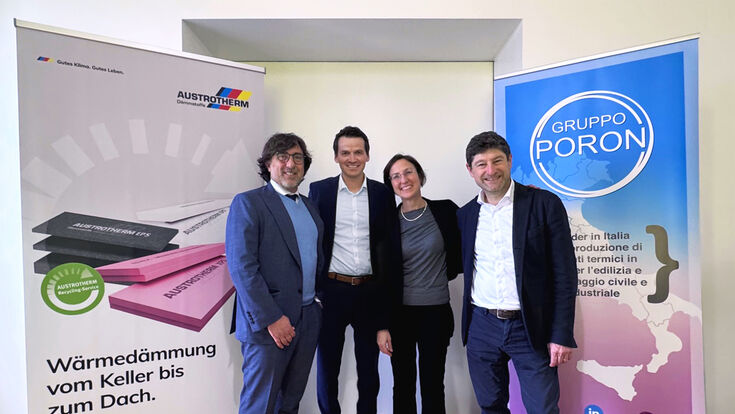 © Austrotherm Austrotherm übernimmt den EPS-Produzenten Gruppo Poron: Paolo Ceru , President of the Board Gruppo Poron, Heimo Pascher, CEO Austrotherm, Maria Chiara Ceru, CFO Gruppo Poron und Alessandro Augello, CEO Gruppo Poron (v.l.n.r.)