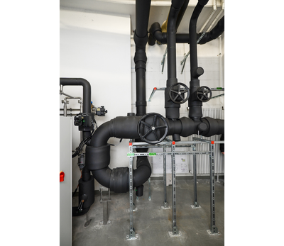 © WATERCryst Wassertechnik GmbH Neben umfangreichen Simulationsberechnungen war ein individuell angefertigter Bypass in DN 200 notwendig, um die Kalkbehandlung bedarfsgerecht an die sehr hohen Spitzenvolumenströme anzupassen.
