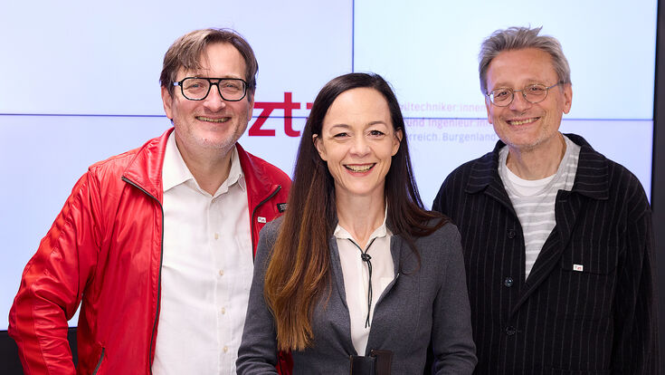 © zt: Kammer Kammerpräsident Bernhard Sommer, Sophie Ronaghi-Bolldorf, Vorsitzende des Ausschusses Bauordnung der zt: Kammer und Peter Bauer, Vizepräsident der zt: Kammer (v.l.n.r.)