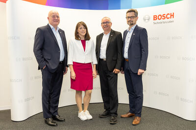 © Robert Bosch AG/APA-Fotoservice/ Im Bild v.l.n.r.: Helmut Weinwurm (Bosch ?sterreich-Chef); Agnes Mazzei (Leiterin Unternehmenskommunikation Bosch ?sterreich); Peter Kalt (Engineering-Abteilungsleiter Bosch ?sterreich); Peter Schr?ckelsberger (Personalleiter Bosch ?sterreich)