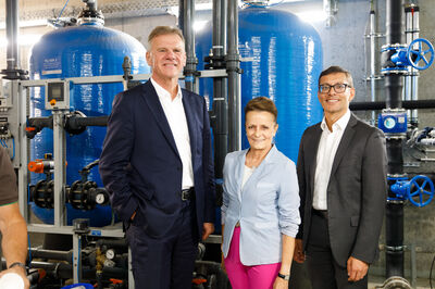 Michael Strebl, Vorsitzender der Geschäftsführung von Wien Energie, Christine Dornaus, Geschäftsführerin der Bundesimmobiliengesellschaft, und Volkan Talazoglu, Vizerektor für Finanzen der MedUni Wien (v.l.n.r.)