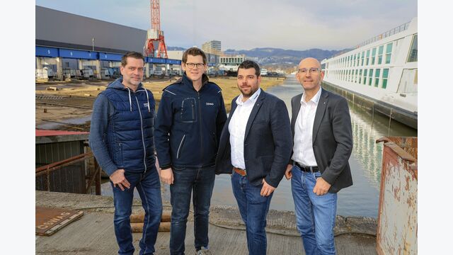 Das Team von Geberit steht den Mitarbeitenden der ÖSWAG beratend zur Seite: Manfred Priesching, Geberit, Manuel Zoidl, ÖSWAG, Christoph Sorgner, Geberit, Michael Windisch, Geberit (v.l.n.r.)