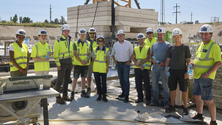 Umweltstadtrat Jürgen Czernohorszky besucht die Baustelle in Neusiedl.