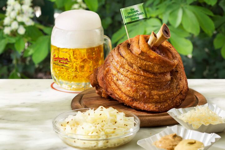 Schweizerhaus Bier Stelze Krautsalat