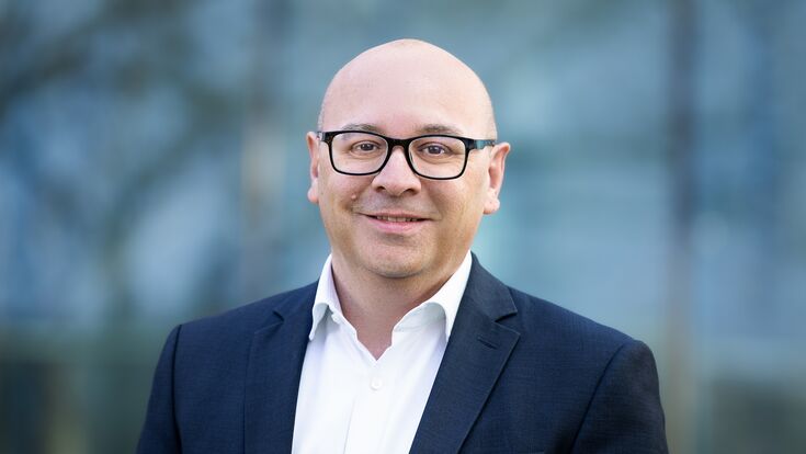 Clemens Neubauer ist einer der technischen Geschäftsführer der pde Österreich. Er ist seit 2012 in der Porr tätig, hat dort das Team der BIM Excellence mit mittlerweile 85 BIM-Expert*innen aufgebaut und verantwortet neben BIM auch die Themen „Lean“ und „Nachhaltigkeit“, die unter dem Namen pde Solutions zusammengefasst sind.