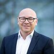 Clemens Neubauer ist einer der technischen Geschäftsführer der pde Österreich. Er ist seit 2012 in der Porr tätig, hat dort das Team der BIM Excellence mit mittlerweile 85 BIM-Expert*innen aufgebaut und verantwortet neben BIM auch die Themen „Lean“ und „Nachhaltigkeit“, die unter dem Namen pde Solutions zusammengefasst sind.