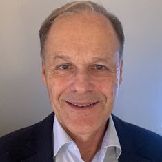 Christian Engel ist Business Development Manager EMEA bei Armacell Austria und verfügt über mehr als 40 Jahre Branchenerfahrung. Er ist am IEA-DHC ANNEX TS6-Projekt beteiligt, das sich mit der Entwicklung neuer Bewertungsmethoden für die Alterung und Lebensdauer von Rohrleitungen in Heizungsnetzen befasst. Sein technisches Fachwissen bringt er unter anderem in die Normenreihe CEN EN 15632 für vorgedämmte Rohrleitungssysteme ein.