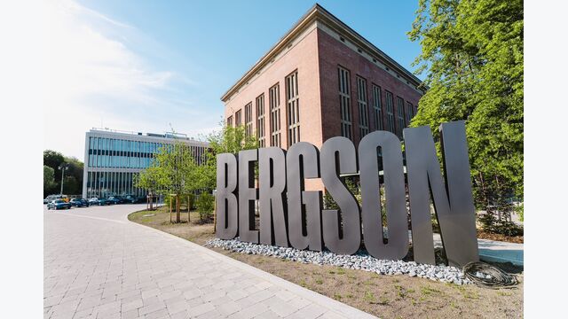 Der Wunsch des Betreibers nach einer frühzeitigen Teilnutzung von Flächen erforderte zudem pragmatische Zwischenlösungen, bei denen Lüftungsanlagen zunächst manuell gesteuert wurden, bevor sie vollständig in die Gebäudeleittechnik integriert waren.