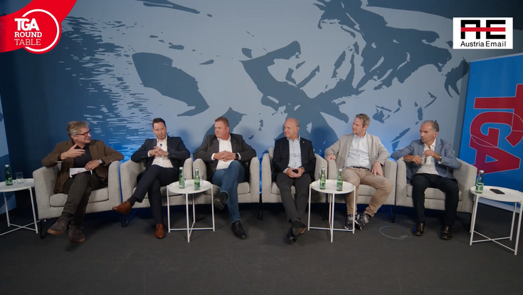 Dieser TGA Round Table bietet damit einen Überblick über die Chancen der Wärmepumpen-Sanierung für Mehrfamilienhäuser. Mit: TGA-Chefredakteur Klaus Paukovits, Michael Müller, Leiter Sparte HKLS bei Hausservice Objektbewirtschaftung (HOB), Walter Salzmann, Teamkoordinator Sales und Key Account Manager bei Austria Email, Ernst Bach, Vorstandsvorsitzender der Sozialbau AG, Lukas Prenner, Gründer und Geschäftsführer Energyfamily und Martin Hagleitner, CEO der Austria Email AG (v.l.n.r.).