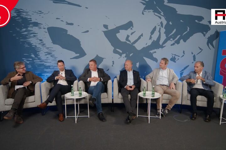Dieser TGA Round Table bietet damit einen Überblick über die Chancen der Wärmepumpen-Sanierung für Mehrfamilienhäuser. Mit: TGA-Chefredakteur Klaus Paukovits, Michael Müller, Leiter Sparte HKLS bei Hausservice Objektbewirtschaftung (HOB), Walter Salzmann, Teamkoordinator Sales und Key Account Manager bei Austria Email, Ernst Bach, Vorstandsvorsitzender der Sozialbau AG, Lukas Prenner, Gründer und Geschäftsführer Energyfamily und Martin Hagleitner, CEO der Austria Email AG (v.l.n.r.).