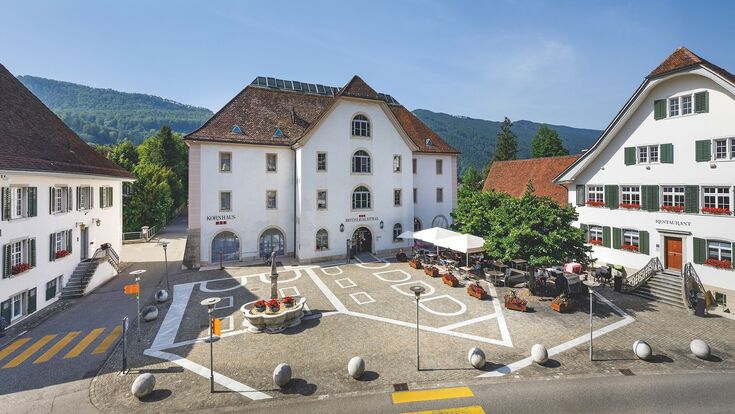 Historisches Gebäudeensemble des Hotels im Herzen von Balsthal.