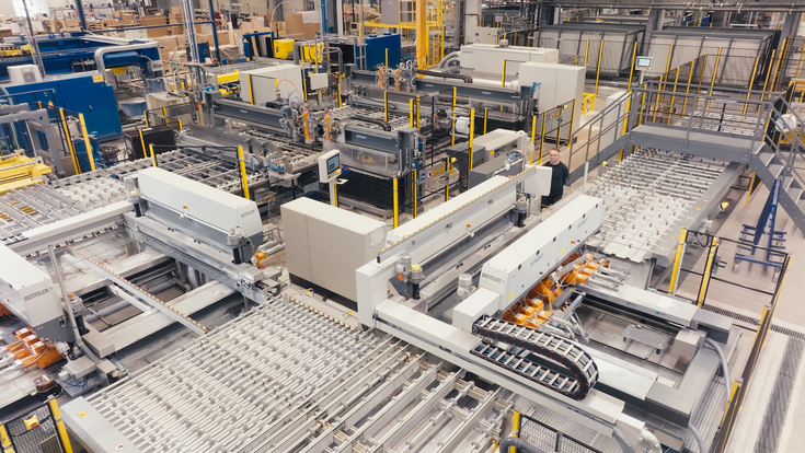 Mit der Investition in eine neue Glasanlage stellt sich HSK Duschkabinenbau für die Zukunft auf.