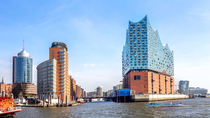 hamburg, elbphilharmonie, hafen, philharmonie, elbe, konzerthaus, hansestadt, unesco, welterbe, weltkulturerbe, kontorhausviertel, speicherstadt, wasser, oper, gebäude, bauwerk, architektur, bauvorhaben, bauprojekt, schifffahrt, rundfahrt, stadtrundfahrt, städtereisen, norddeutschland, landungsbrücken, deutschland, innenstadt, altstadt, elbe, fluss, wasser, berühmt, stadtlandschaft, tageslicht, niemand, wahrzeichen, tourismus, schiffe, logistik, containerhafen, container, sehenswürdigkeit, sehenswert, panorama, banner, header, deutschland