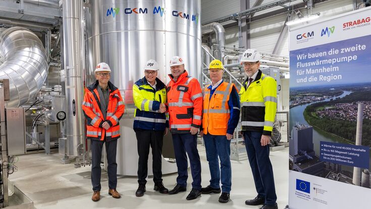 Thomas Büchner, Geschäftsführer Strabag Umwelttechnik, Gabriël Clemens, Vorstandsvorsitzender MVV, Christian Sadleder, Vorstand der Strabag AG Österreich, Head of Energy Infrastructure, Thomas Hörtinger, Technikvorstand GKM, Hansjörg Roll, Technikvorstand MVV (v.l.n.r.)