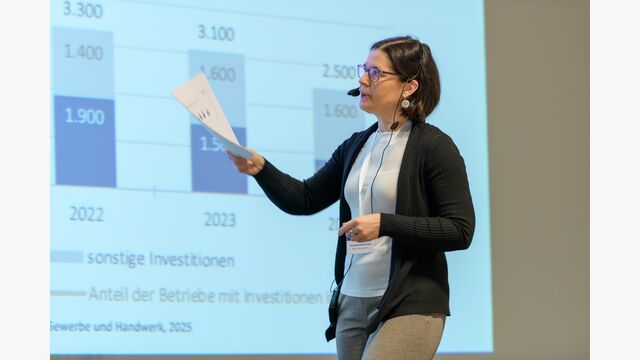 Christine Enichlmair von der KMU Forschung Austria auf der VIZ-Trendbühne.